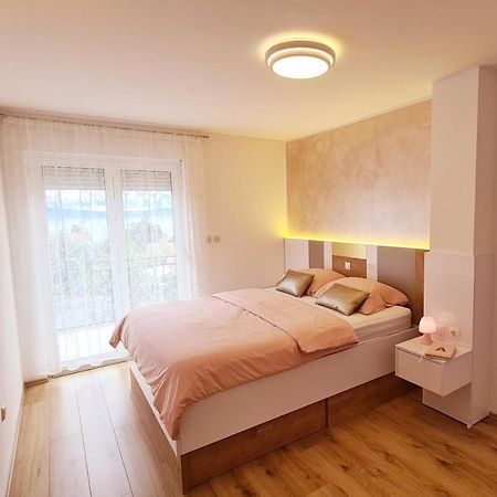 Apartment Karamarko Malinska Eksteriør bilde