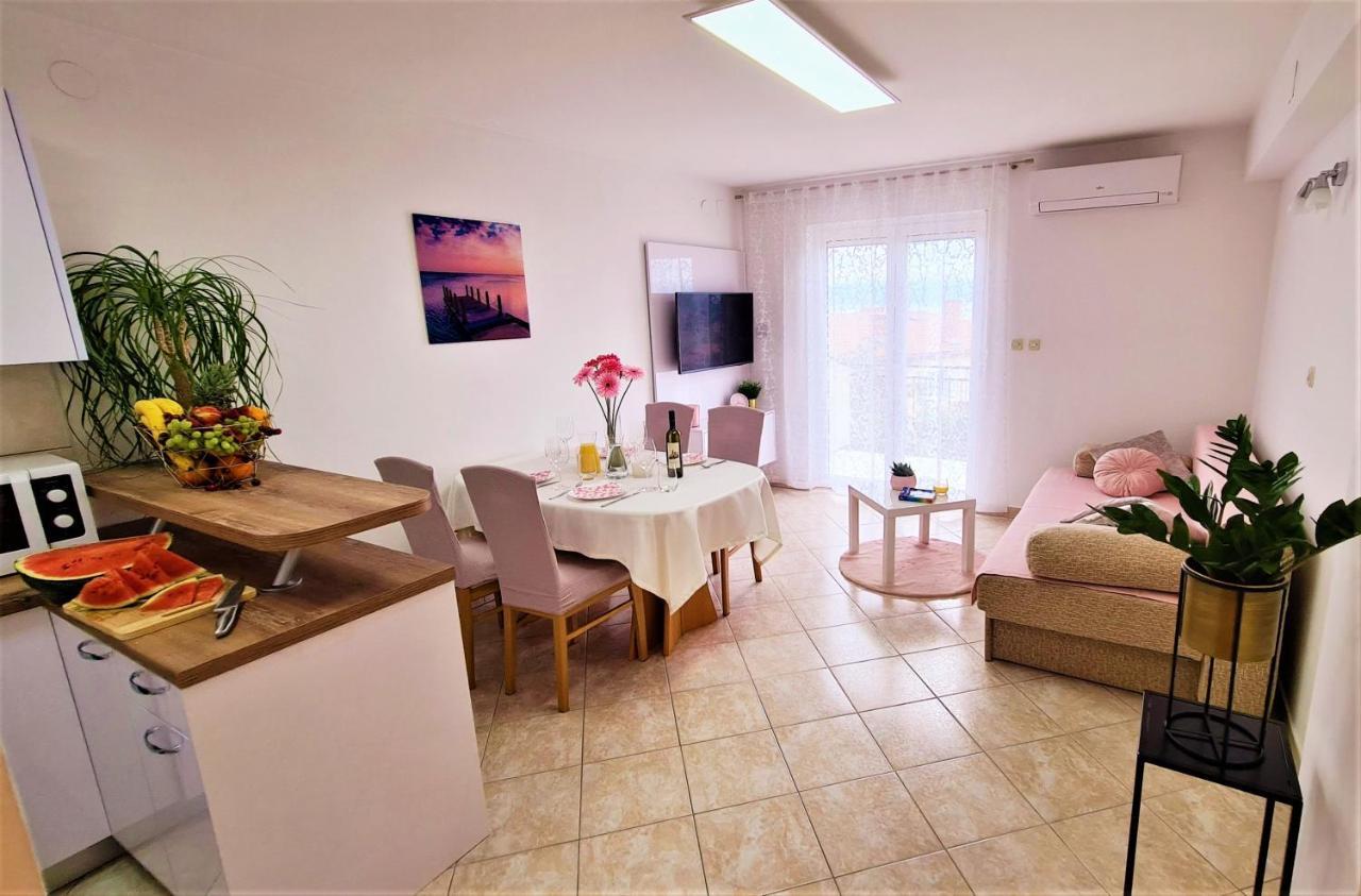 Apartment Karamarko Malinska Eksteriør bilde