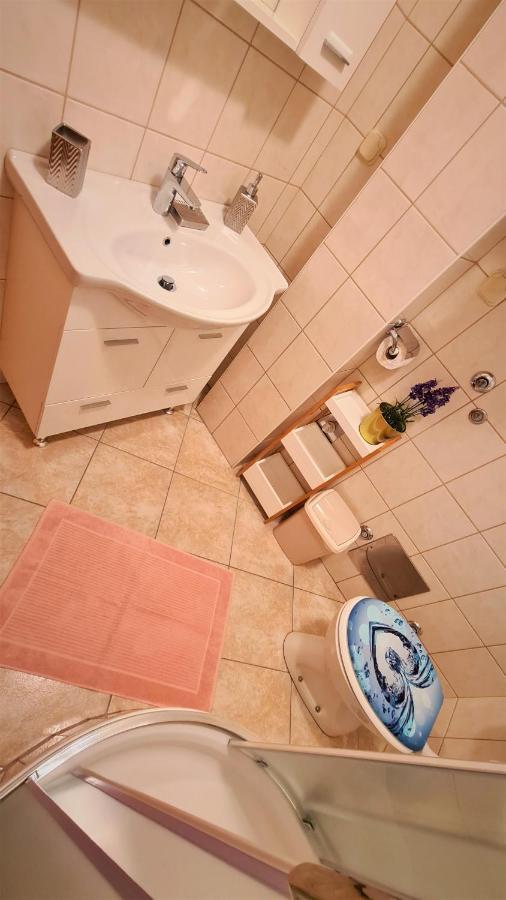 Apartment Karamarko Malinska Eksteriør bilde