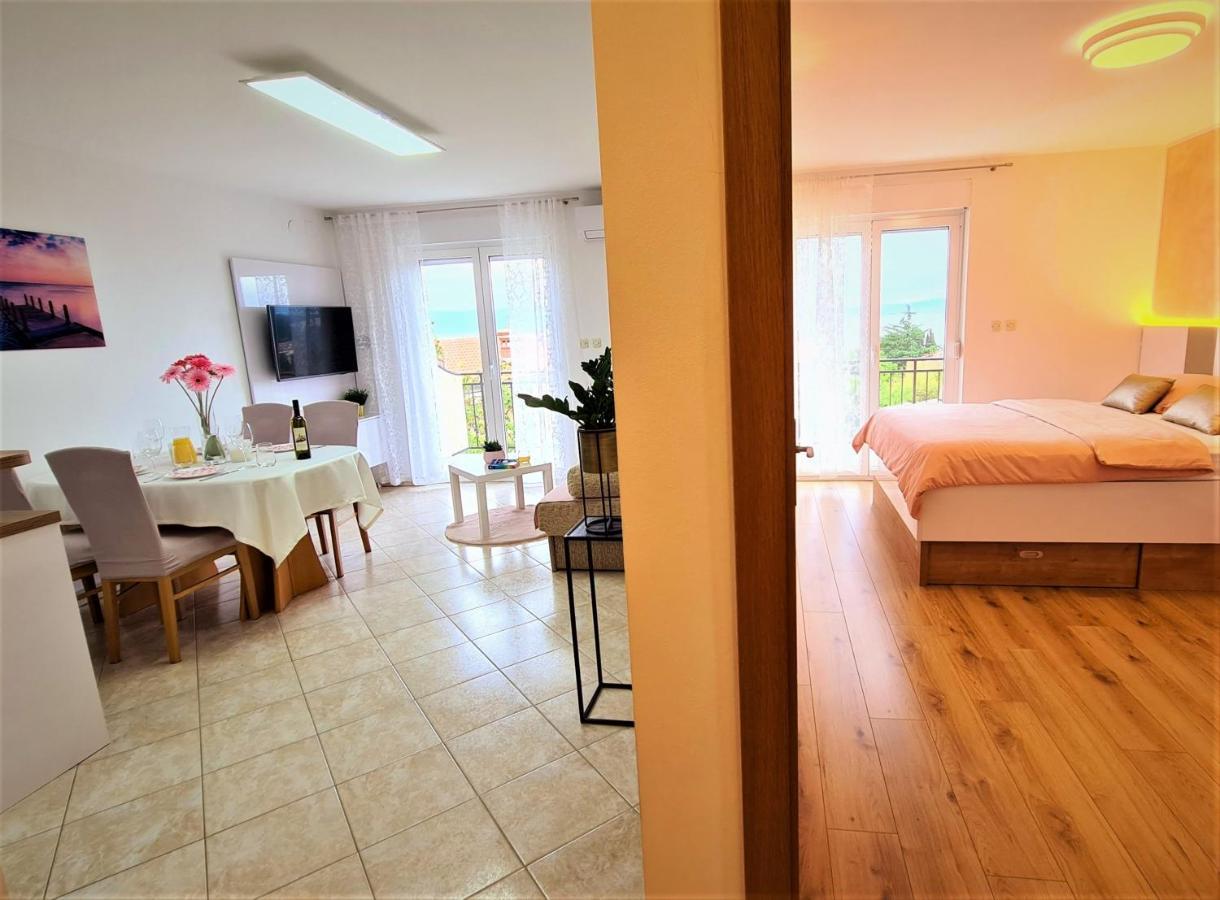 Apartment Karamarko Malinska Eksteriør bilde