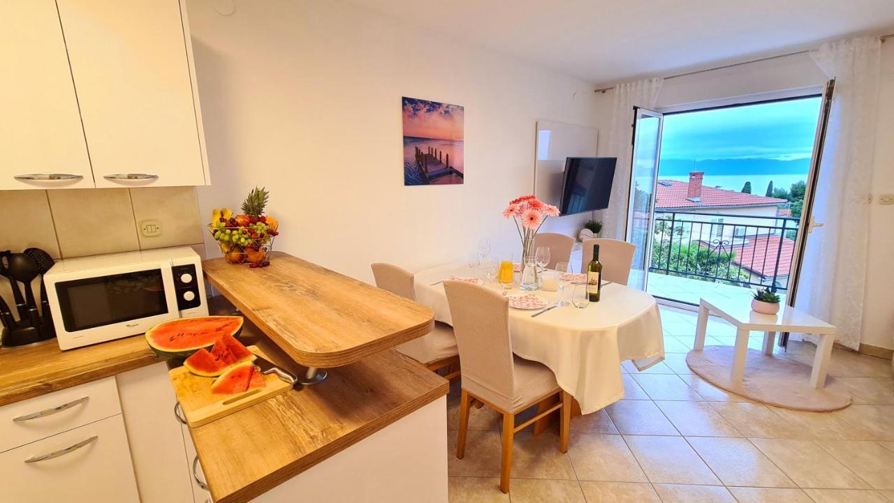 Apartment Karamarko Malinska Eksteriør bilde