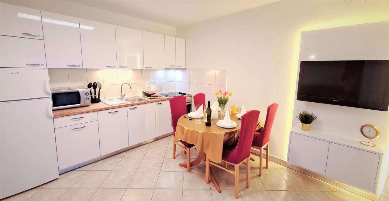 Apartment Karamarko Malinska Eksteriør bilde