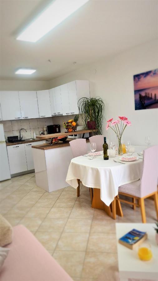 Apartment Karamarko Malinska Eksteriør bilde