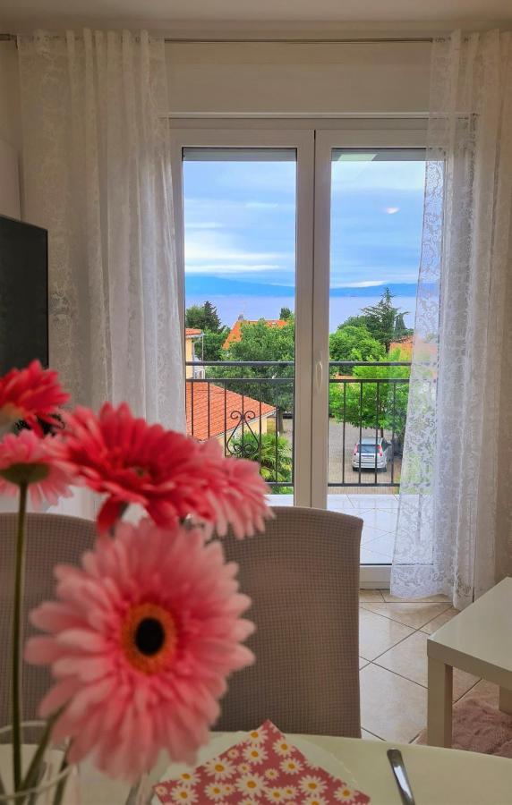 Apartment Karamarko Malinska Eksteriør bilde