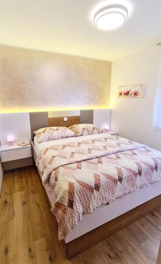 Apartment Karamarko Malinska Eksteriør bilde
