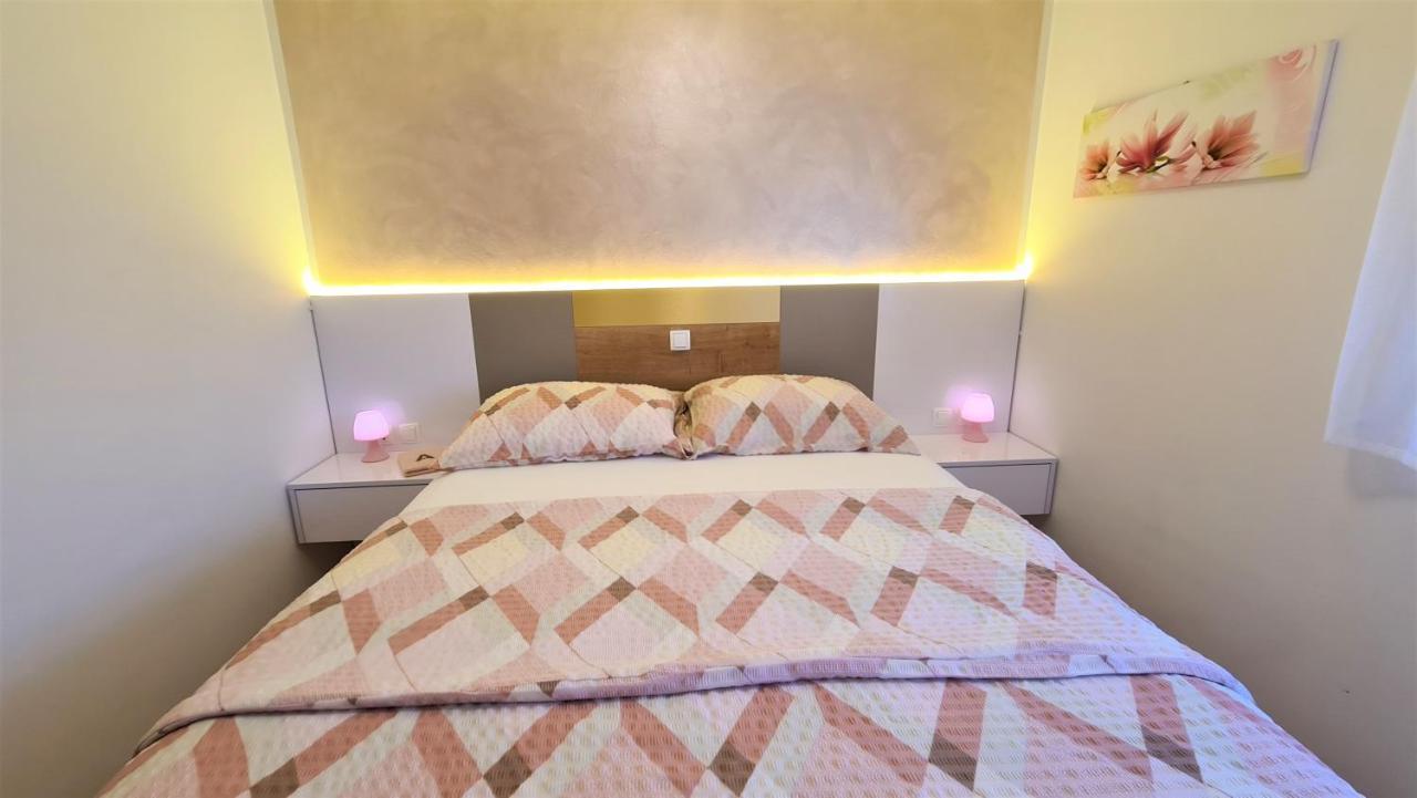Apartment Karamarko Malinska Eksteriør bilde