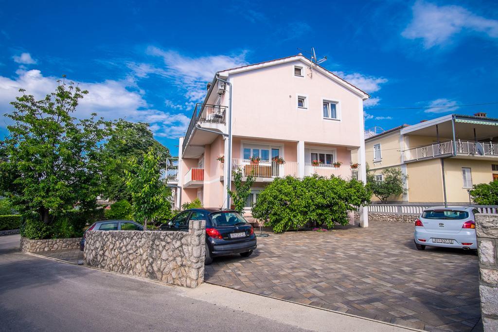 Apartment Karamarko Malinska Eksteriør bilde