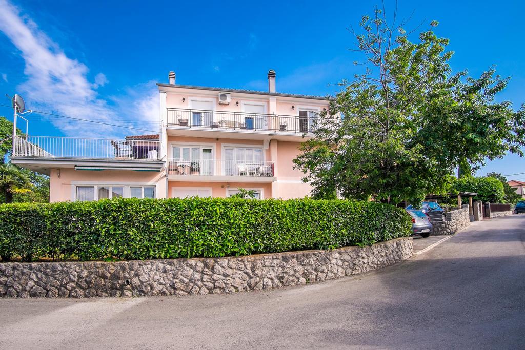 Apartment Karamarko Malinska Eksteriør bilde