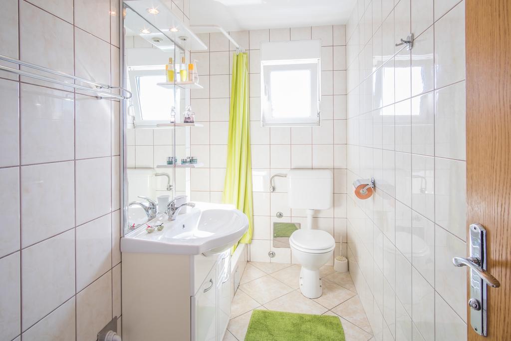 Apartment Karamarko Malinska Eksteriør bilde